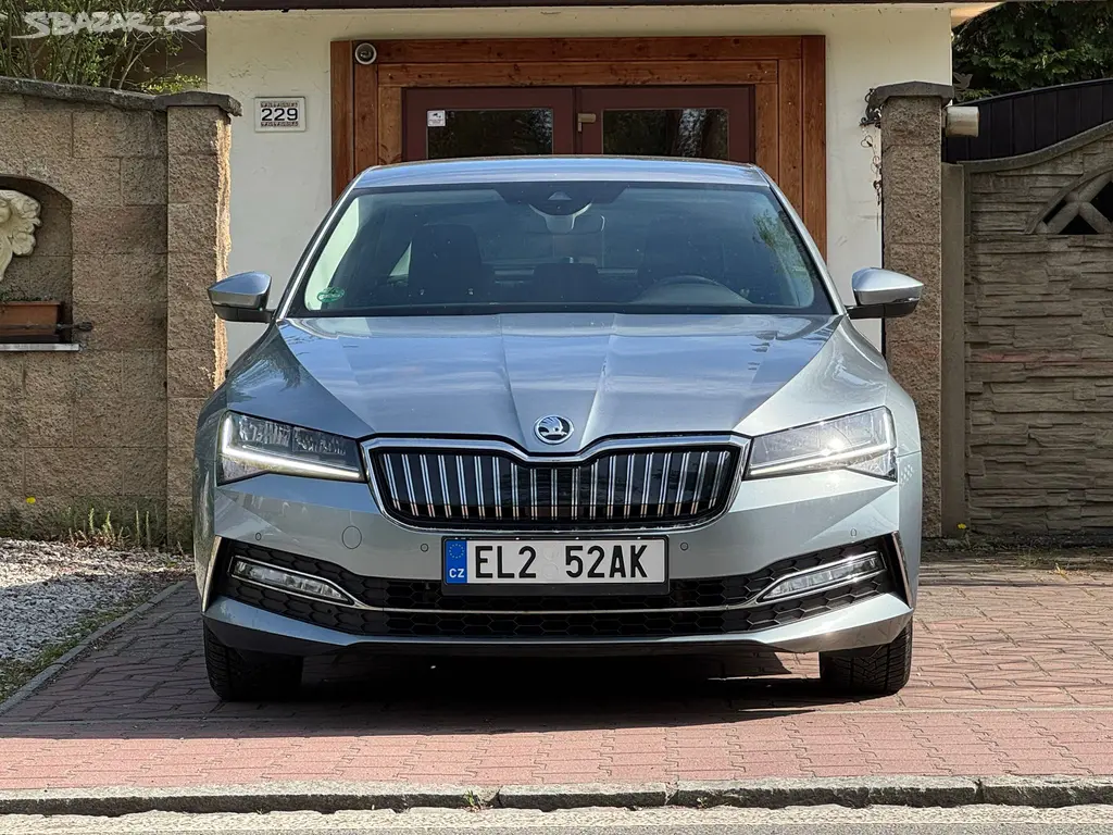 Škoda Superb 1.4 PHEV 160kW 1.MAJ. ČR DPH NEBOURÁN - fotka 2