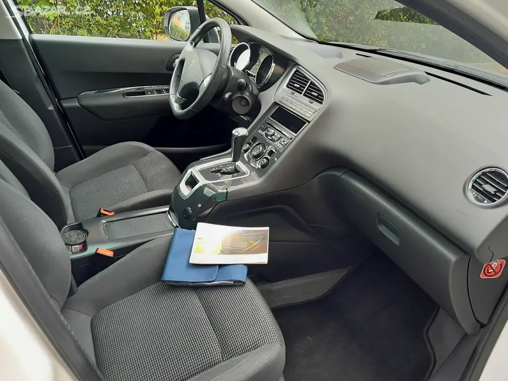 Peugeot 5008 2,0HDI 120KW AT Allure - fotka 5