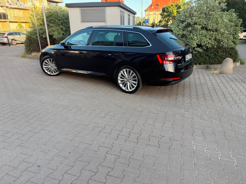Škoda Superb 2.0 TDI DSG 110 KW - prvni majitel - fotka 2