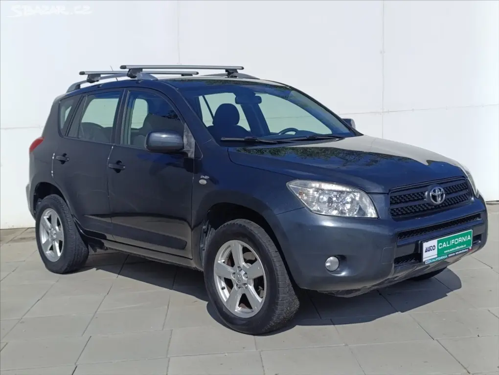 Toyota Rav4, 2,2 D-4D 4x4 Aut.klimatizace - fotka 5