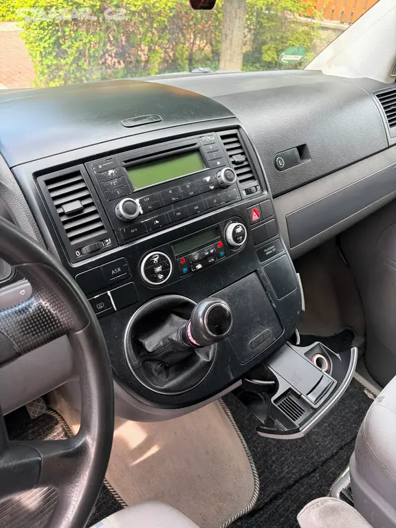 Volkswagen Multivan 2.5 TDI 96 kW 7 míst - fotka 6