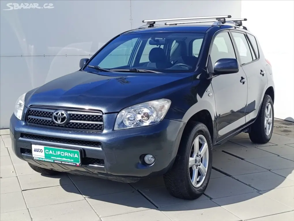 Toyota Rav4, 2,2 D-4D 4x4 Aut.klimatizace - fotka 2