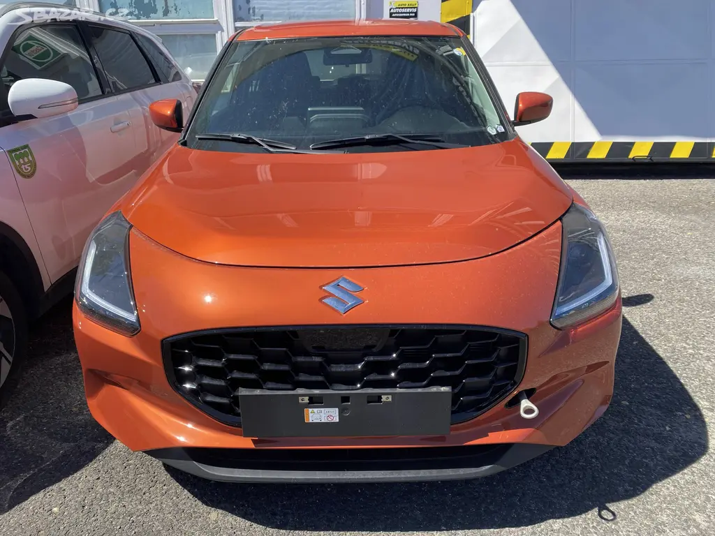 Suzuki Swift, 1.2 Premium CVT Hybrid - fotka 2