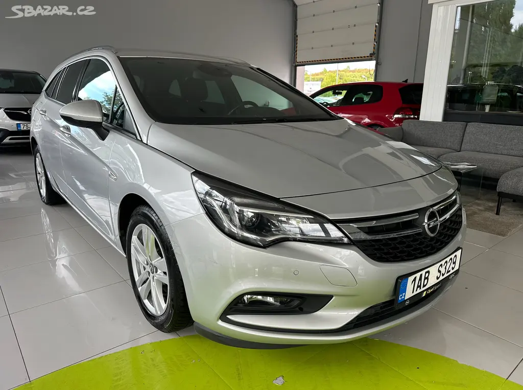 Opel Astra, SportsTourer NOVÉ ROZVODY - fotka 4