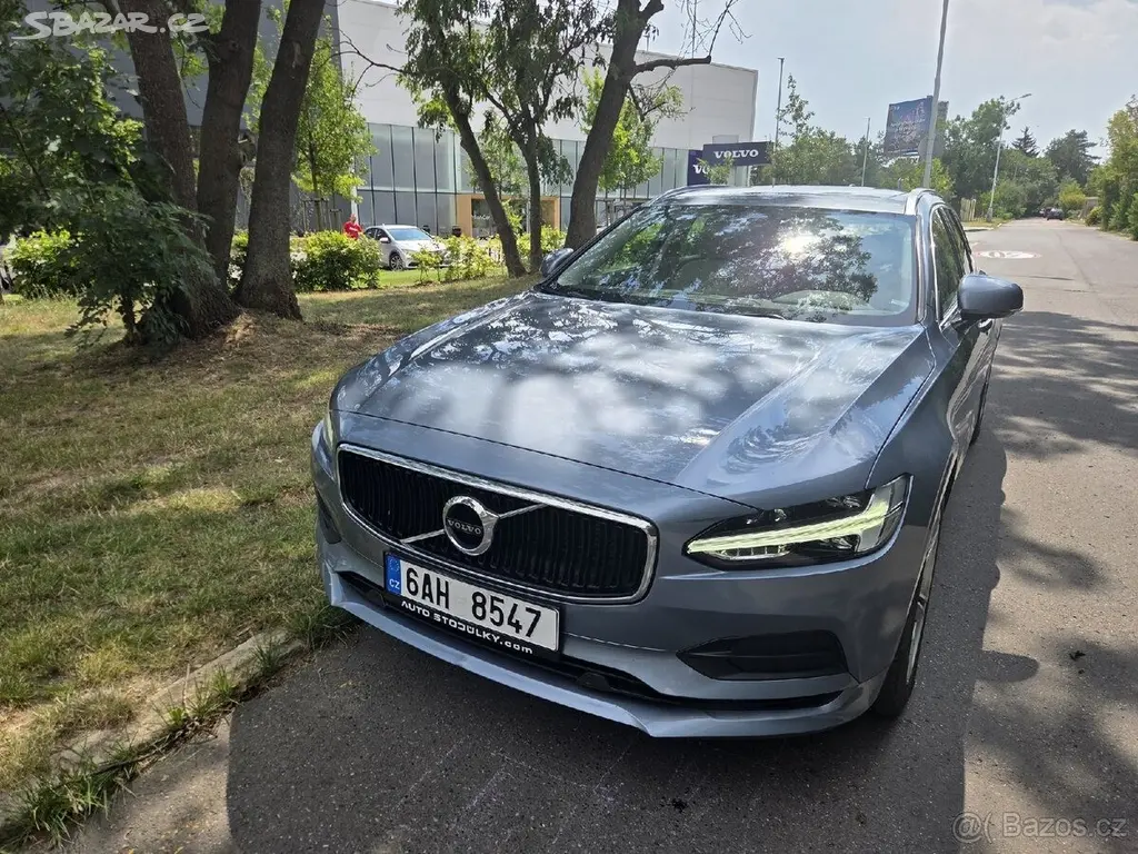 Volvo V90 D4 Momentum, nájezd 140tis - fotka 2