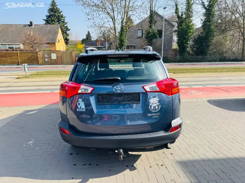Toyota RAV 4 2,2D Life nafta 4x4 110kw - fotka 6