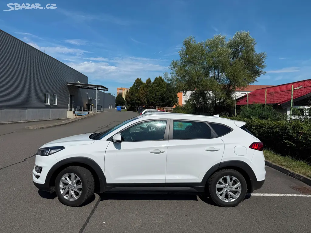 HYUNDAI TUCSON 1.6 CRDi 100kW 4x4 - 1.maj - DPH - fotka 2