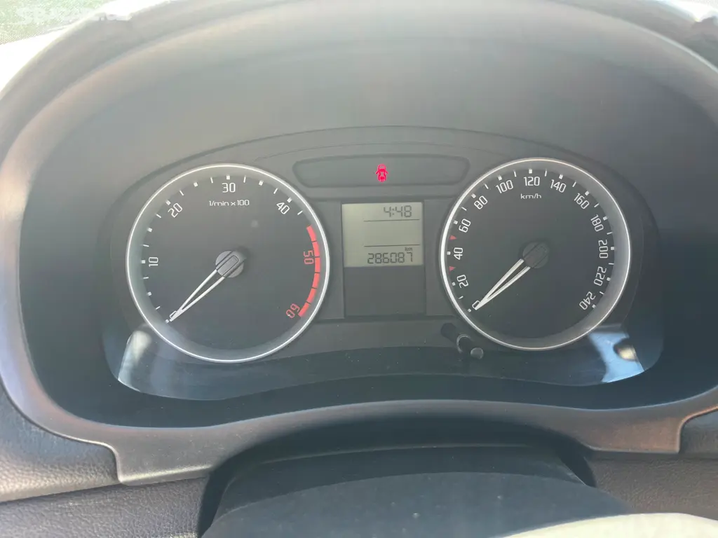 Nova stk,serviska,1 majit,1.9 tdi 77kw,Škoda fabia - fotka 6