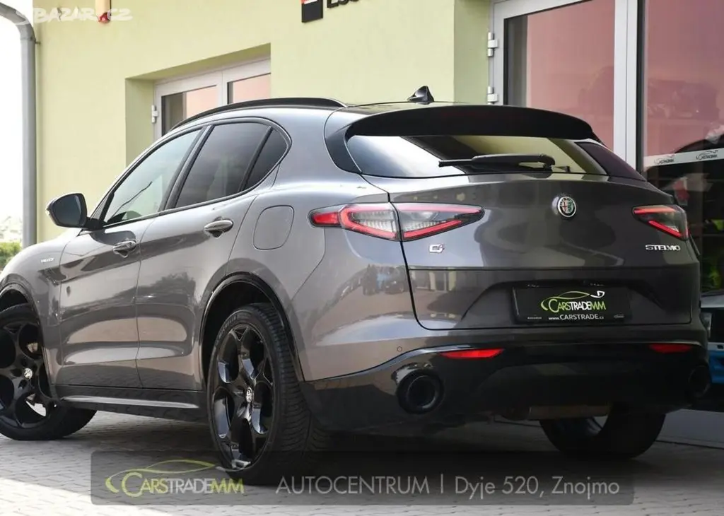 Alfa Romeo Stelvio 2.2D VELOCE Q4 H&K PANOR TAŽNÉ - fotka 3