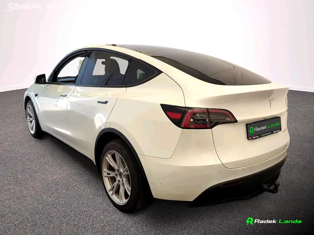 Tesla Model Y, Long Range AWD Berlín | tažné - fotka 2