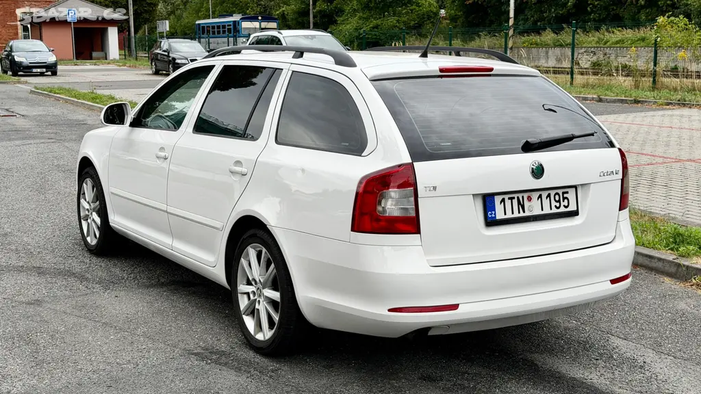 Škoda Octavia Combi 1,6 TDi - Servisní knížka - fotka 4
