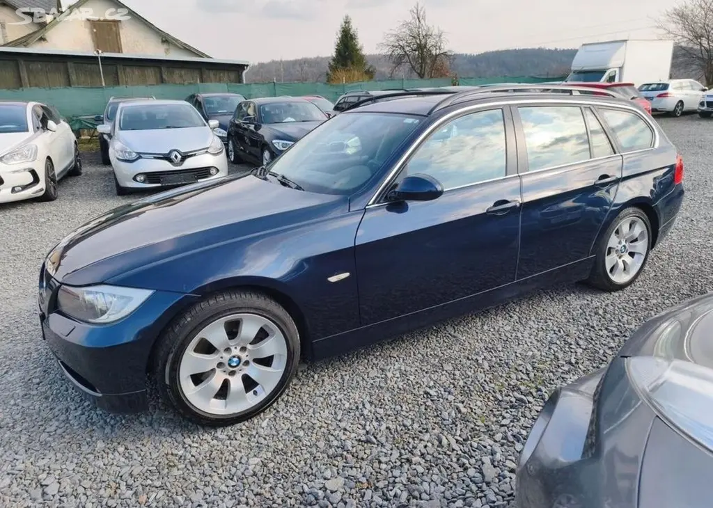 BMW Řada 3 325Xi Mauál, Výhřevy, Panorama benzín - fotka 6