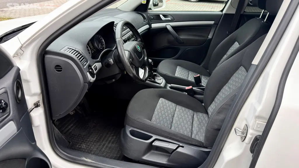 Škoda Octavia Combi 1,6 TDi - Servisní knížka - fotka 6
