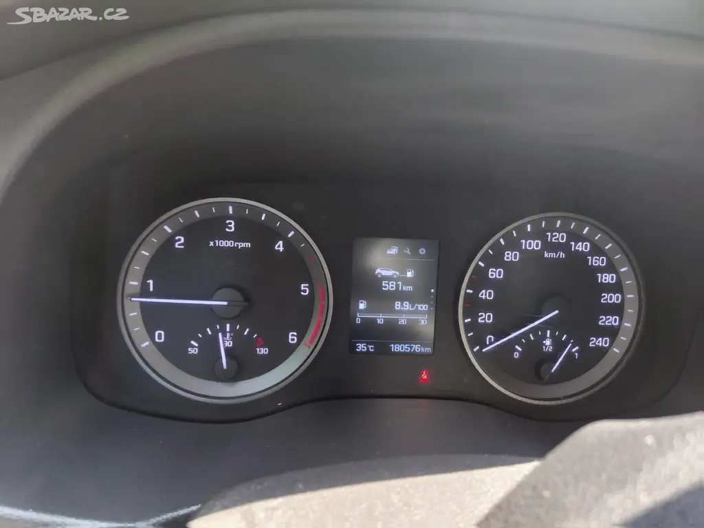 SUV Hyundai Tucson 2.0 CRDi 4WD, 100 kW - fotka 6