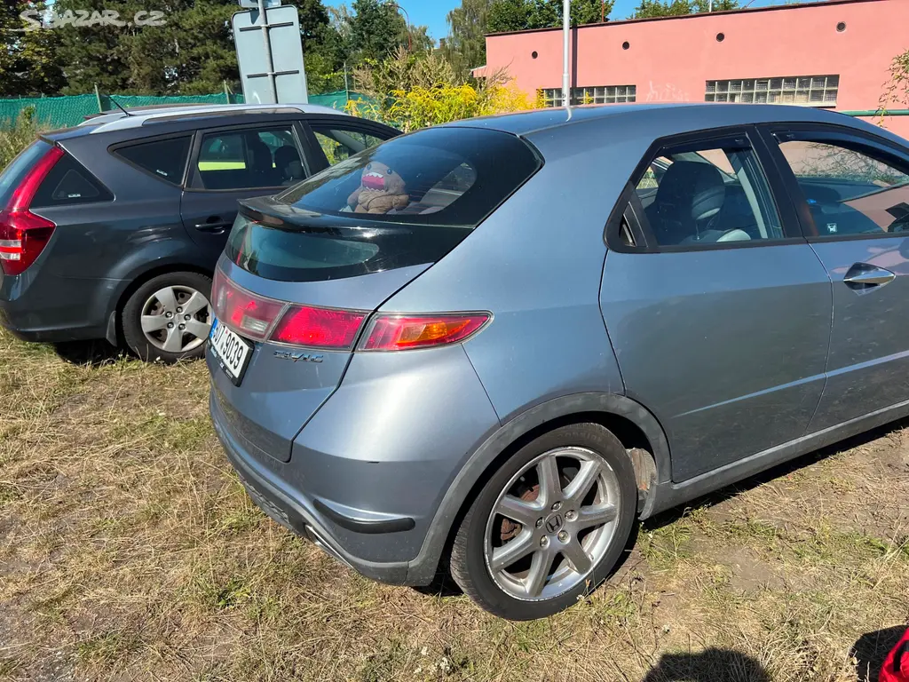 Honda Civic 8G 1.8 i-VTEC (2006) - STK do 04/2028 - fotka 6