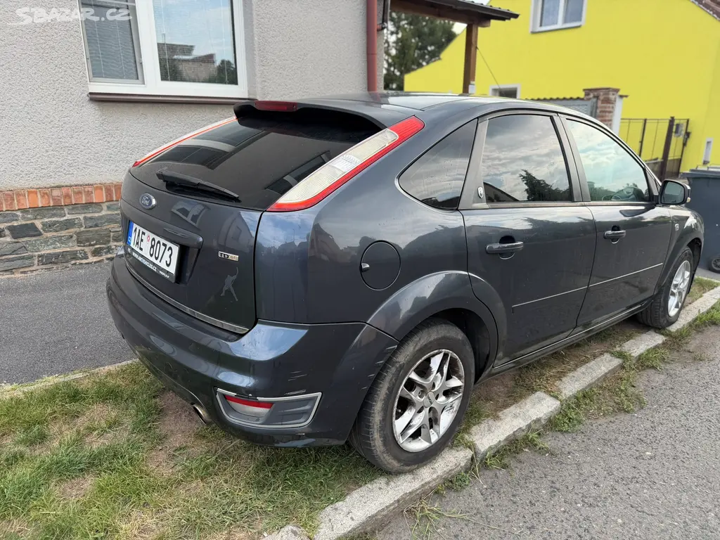 Ford Focus 1.6 TDCi (80 kW) ST paket / Nová STK - fotka 4