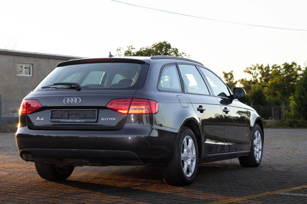 Audi A4 B8 2.0 TDI 105 kW | Adaptivní tempomat - fotka 4
