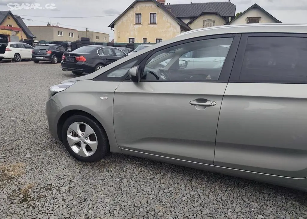 Kia Carens 1.6 GDI Klima, Panorama benzín manuální - fotka 2