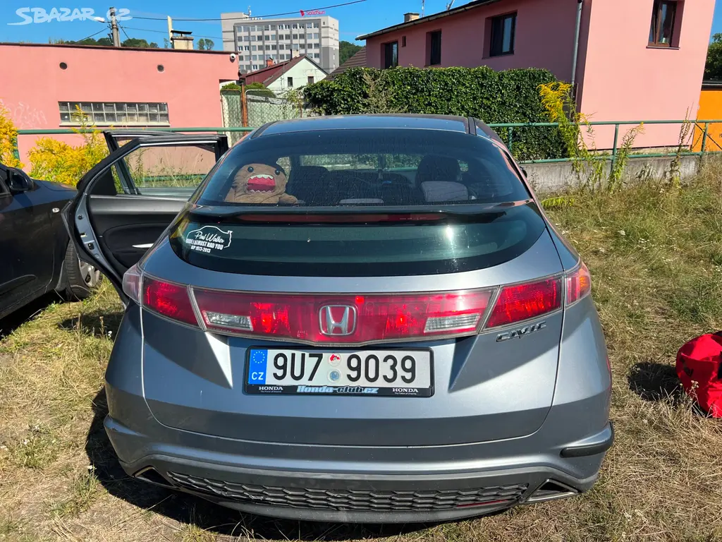 Honda Civic 8G 1.8 i-VTEC (2006) - STK do 04/2028 - fotka 3