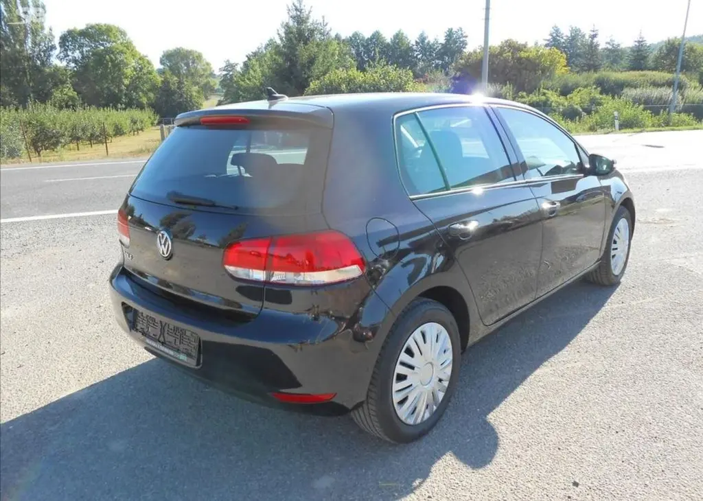 Volkswagen Golf 1,4 i 59kW SERVISKA 34 tis.KM - fotka 4