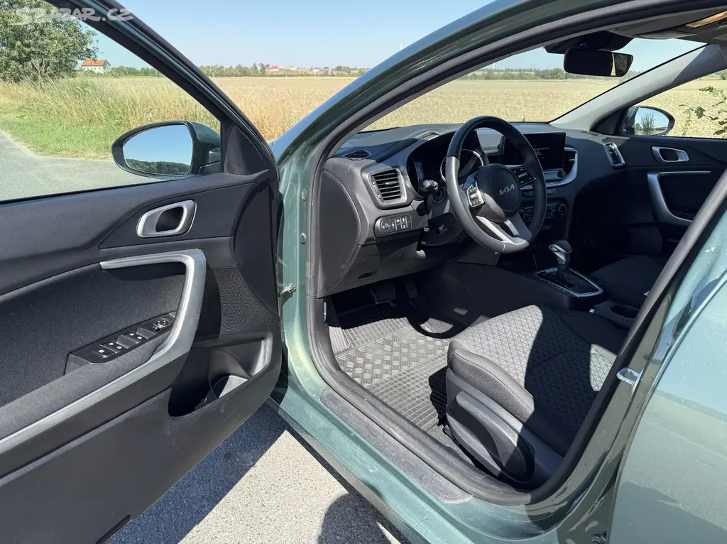 Kia Ceed 1.5 TGDi 2025 7700km automat - fotka 5