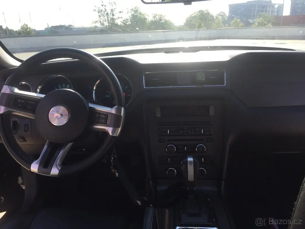 Ford Mustang 3,7 - fotka 3