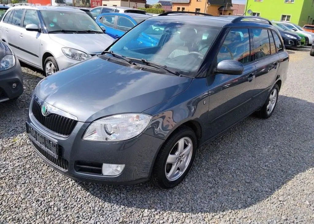 Škoda Fabia 1.4 16v Výhřev. sed., Tempomat benzín - fotka 2