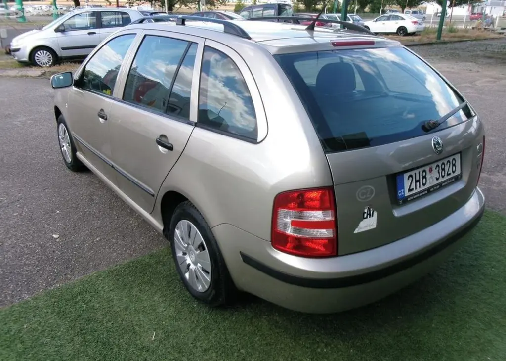 Škoda Fabia 1.2i12v CZ,2.maj. benzín manuální - fotka 5