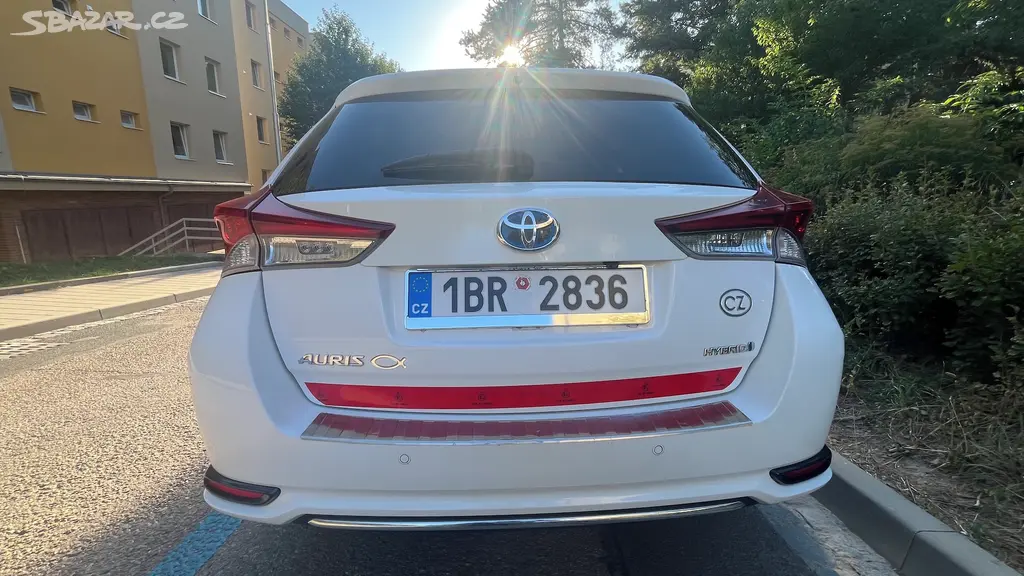 Toyota Auris 1.8-HYBRID-1. MAJ.-AUTOMAT - fotka 4