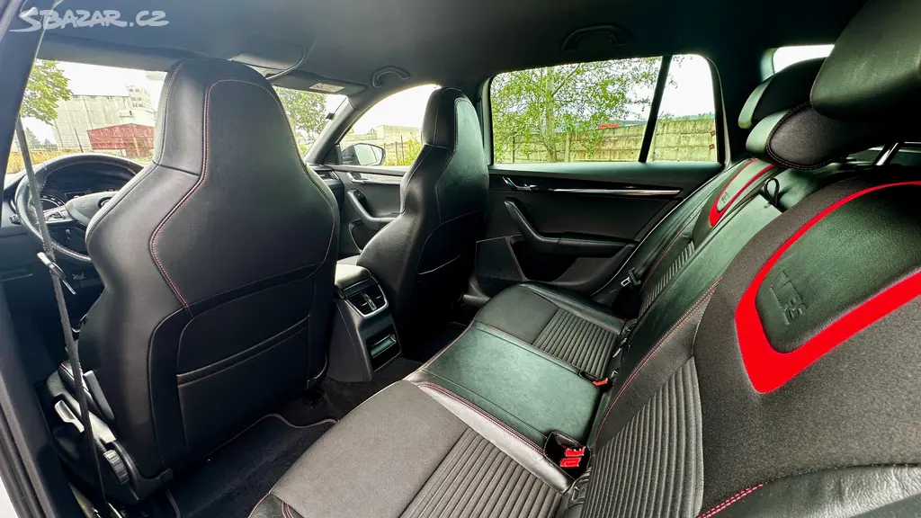 ŠKODA OCTAVIA 2.0 TDI RS - fotka 6