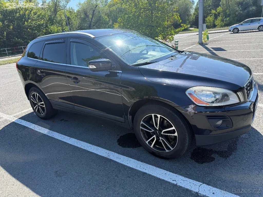 Volvo XC60 2,4 D5, r.v.2009 - fotka 4