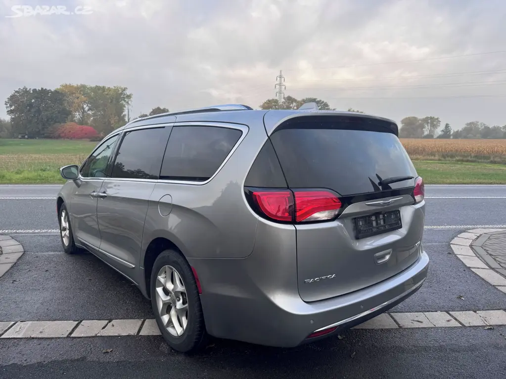 Chrysler Pacifica 3,6 RU Panorama Limited 2020 - fotka 3