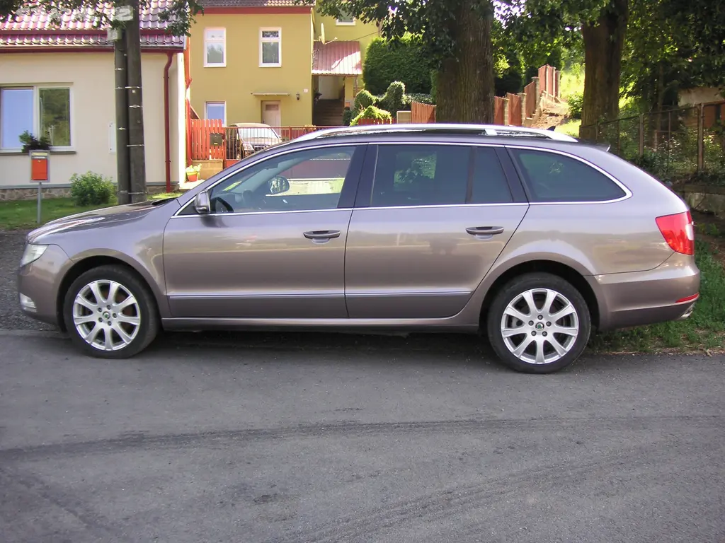 Škoda Superb 2 2.0 TDi - Serviska - fotka 3