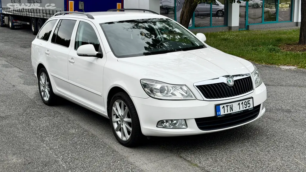 Škoda Octavia Combi 1,6 TDi - Servisní knížka - fotka 2