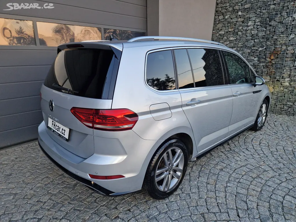 Volkswagen Touran 2,0 TDI, 110 KW, DSG, R line - fotka 4