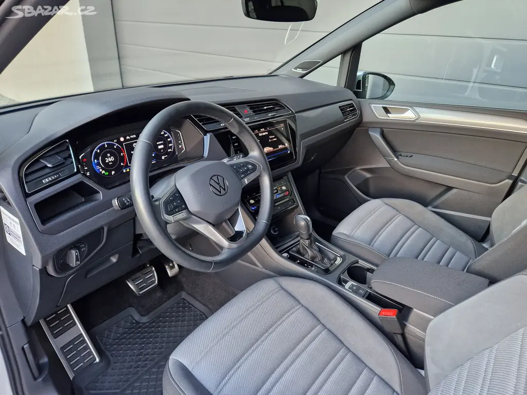 Volkswagen Touran 2,0 TDI, 110 KW, DSG, R line - fotka 5
