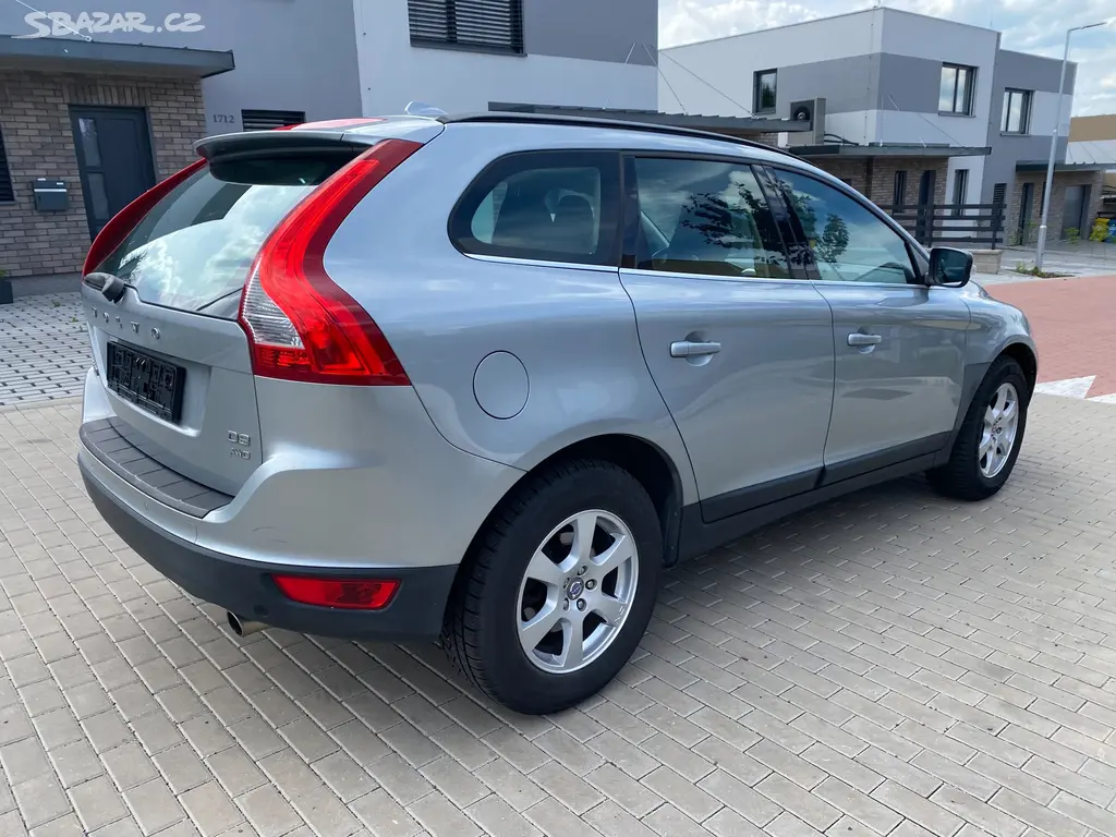 Volvo XC60 2.4D, 120 kW, 4x4, manuál, nová STK - fotka 6