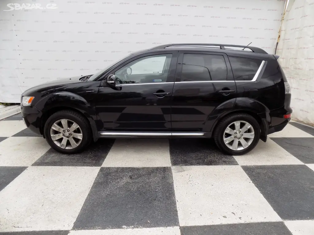 Mitsubishi Outlander, 2.2DI-D/AWD/1.Maj.ČR/7.míst/ - fotka 2