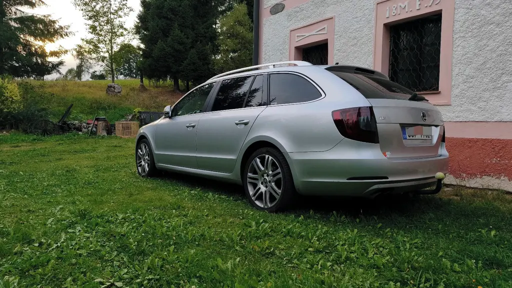 Škoda Superb II Combi 2.0 TDI CR (CFFB - fotka 5