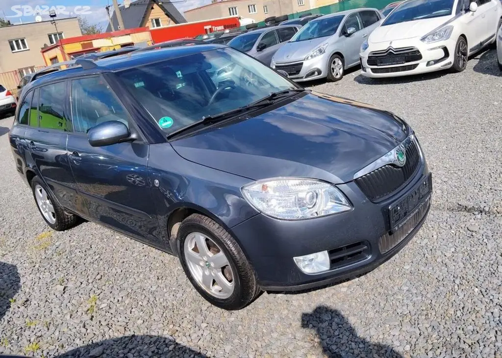 Škoda Fabia 1.4 16v Výhřev. sed., Tempomat benzín - fotka 4