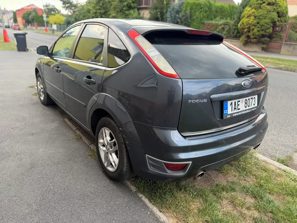 Ford Focus 1.6 TDCi (80 kW) ST paket / Nová STK - fotka 2