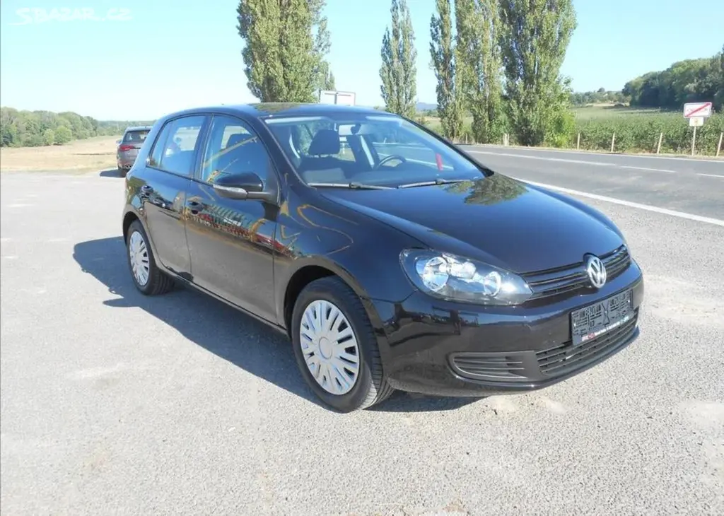 Volkswagen Golf 1,4 i 59kW SERVISKA 34 tis.KM - fotka 2