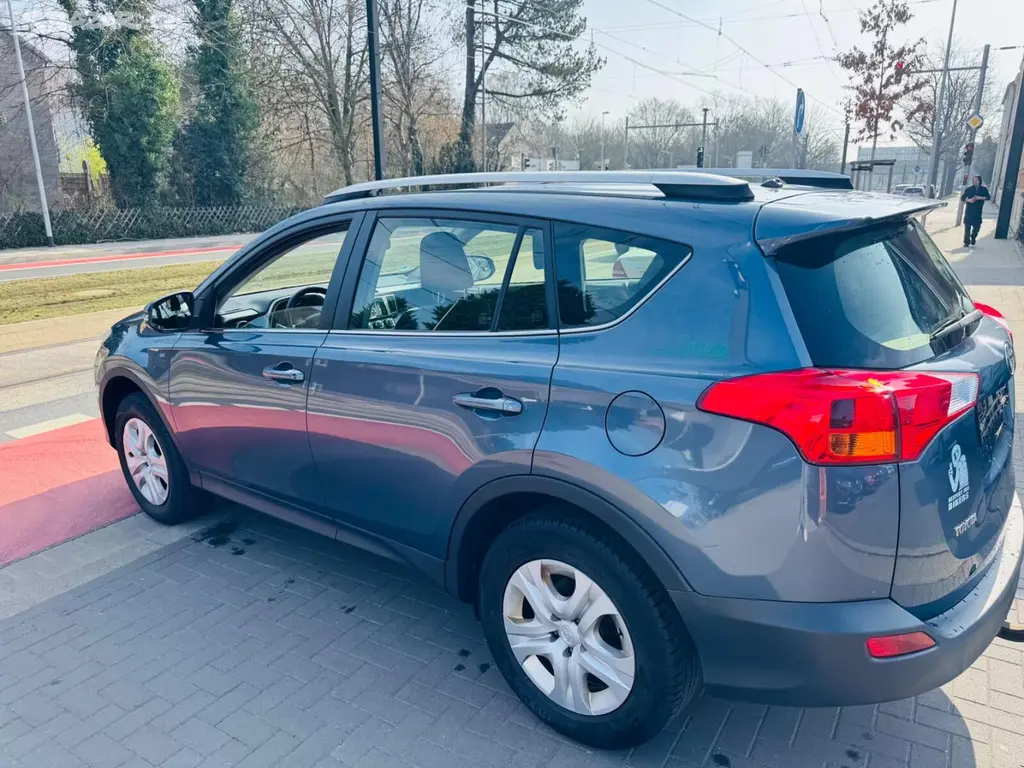 Toyota RAV 4 2,2D Life nafta 4x4 110kw - fotka 2