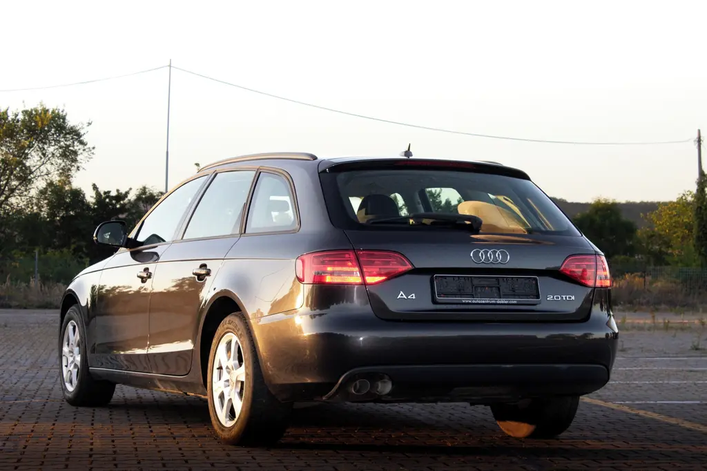 Audi A4 B8 2.0 TDI 105 kW | Adaptivní tempomat - fotka 3