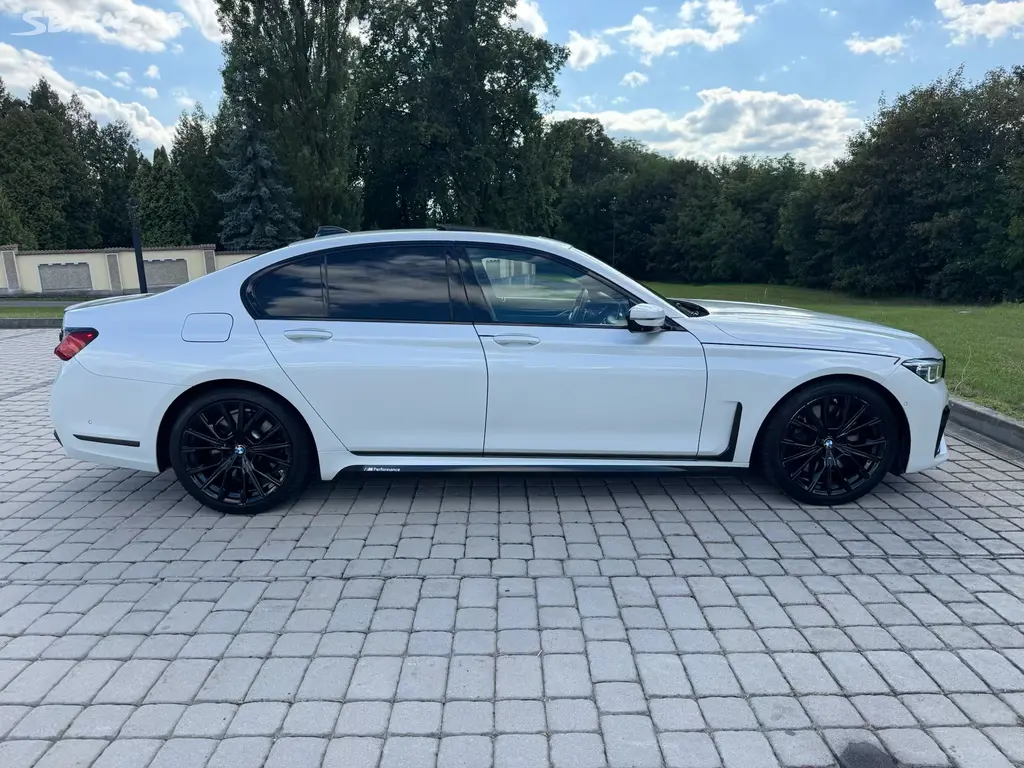 BMW 750i xDrive Carbon Core M Paket DPH - fotka 4