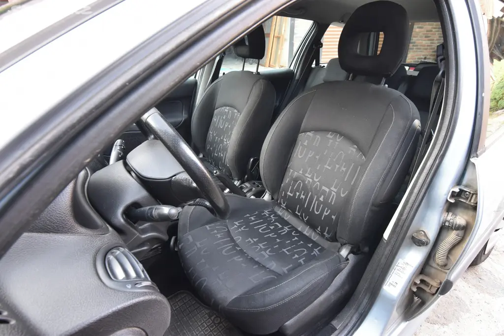Peugeot 206 SW 2.0HDI 66kw 2002 253tkm - fotka 6