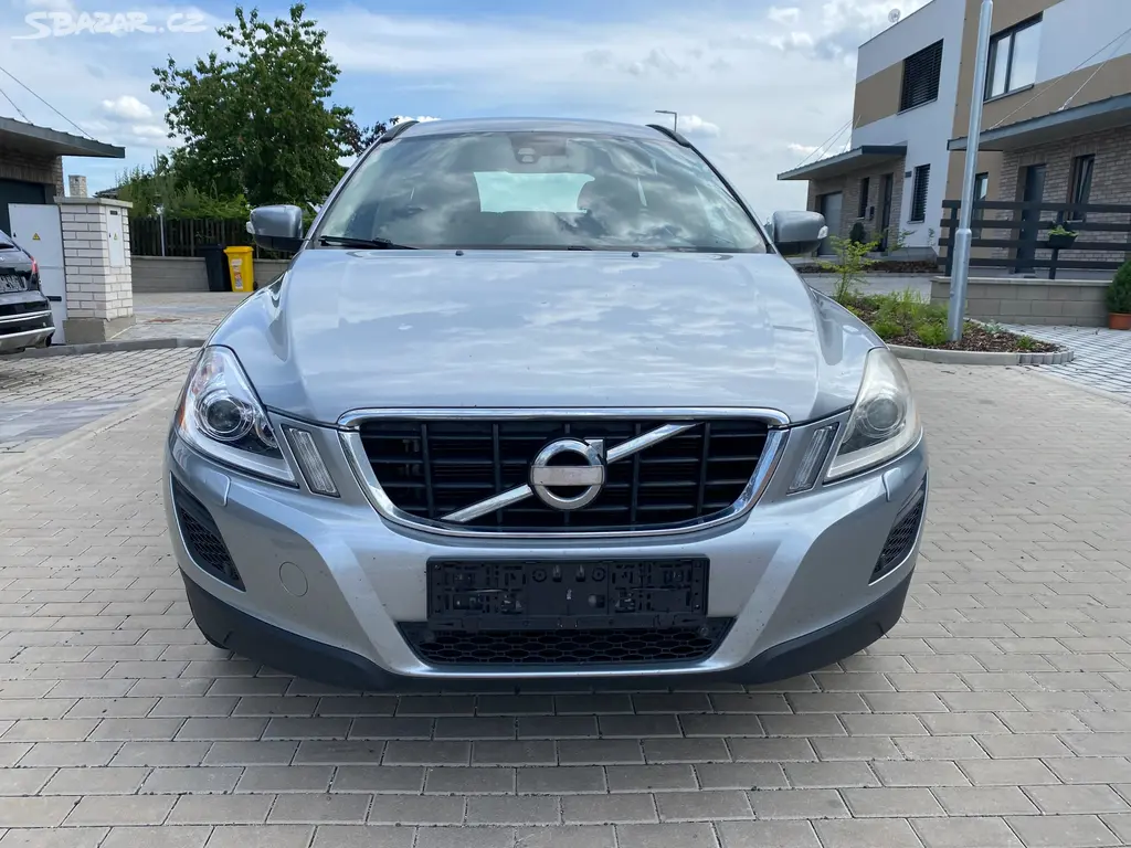 Volvo XC60 2.4D, 120 kW, 4x4, manuál, nová STK - fotka 4