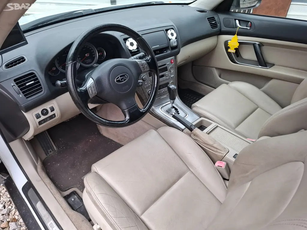 Subaru Legacy Outback 3.0i AWD automat - fotka 5
