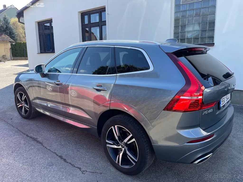 Volvo XC60 2,0 R Design - fotka 4