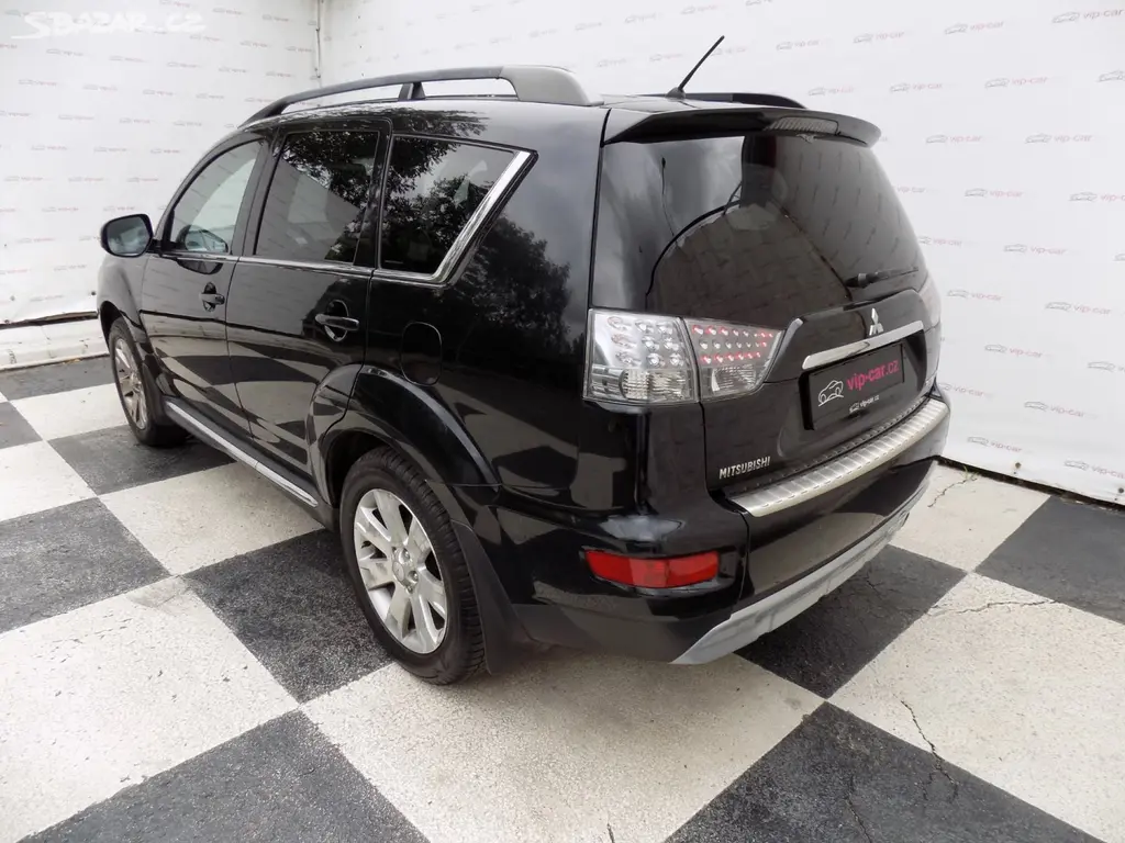 Mitsubishi Outlander, 2.2DI-D/AWD/1.Maj.ČR/7.míst/ - fotka 3